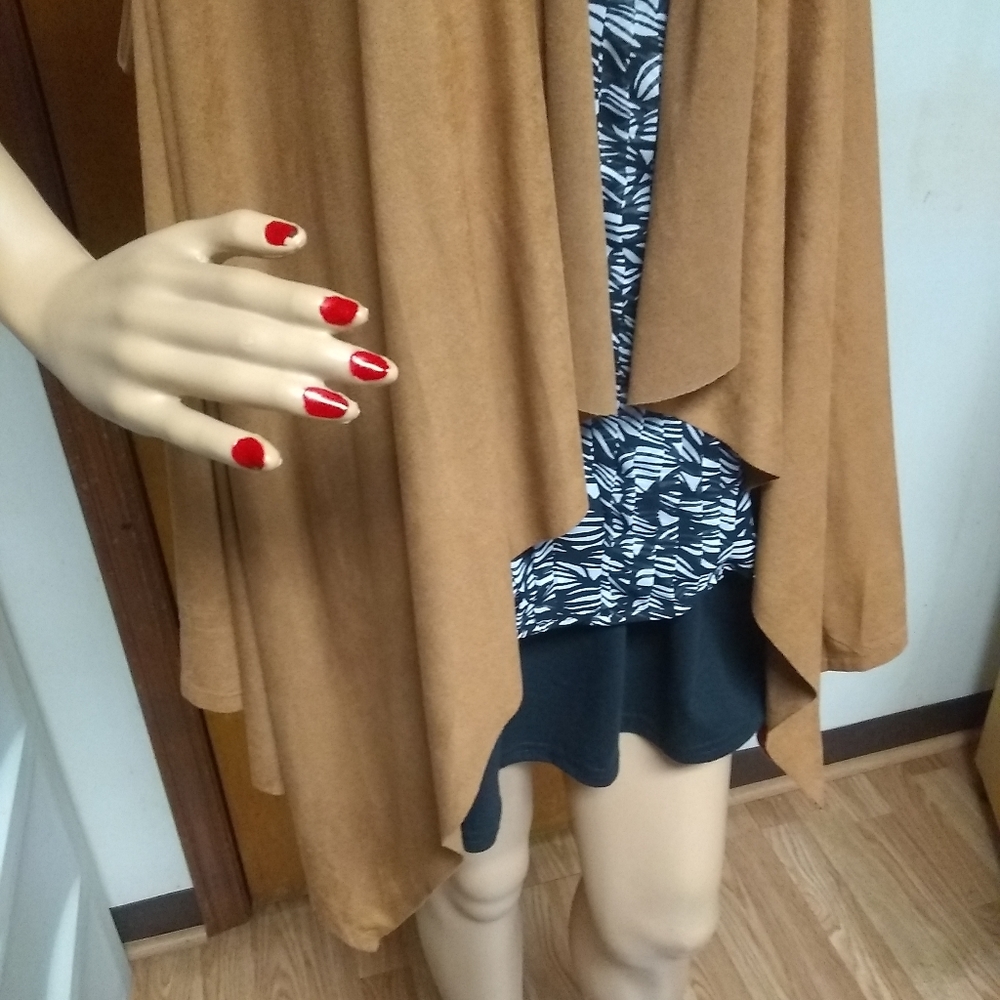 Vest - Picture 2 of 3